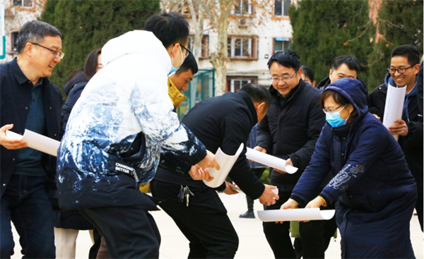 “趣”享运动展风采 “师”展活力迎新春——商丘市回民中学举办迎新春教职工趣味运动会