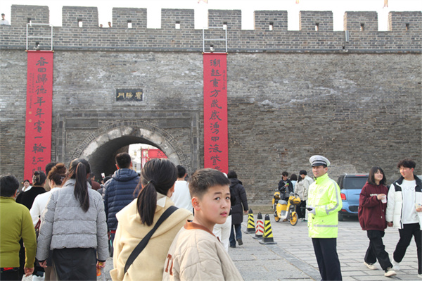 环球观点：【节日我在岗】正月初七，商丘交警全力守护返程路，疏导保畅护平安