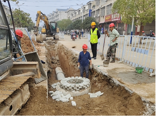 ​信阳市羊山新区城管局：持续整治黑臭水体 实现河清岸绿景美