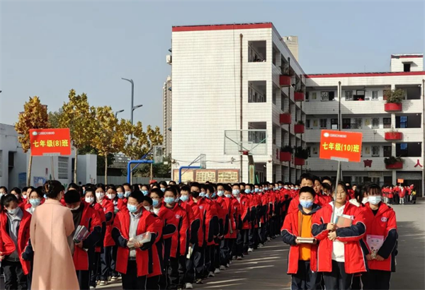 法制进校园 成长保平安 ——商丘市第十三中学法制安全报告会